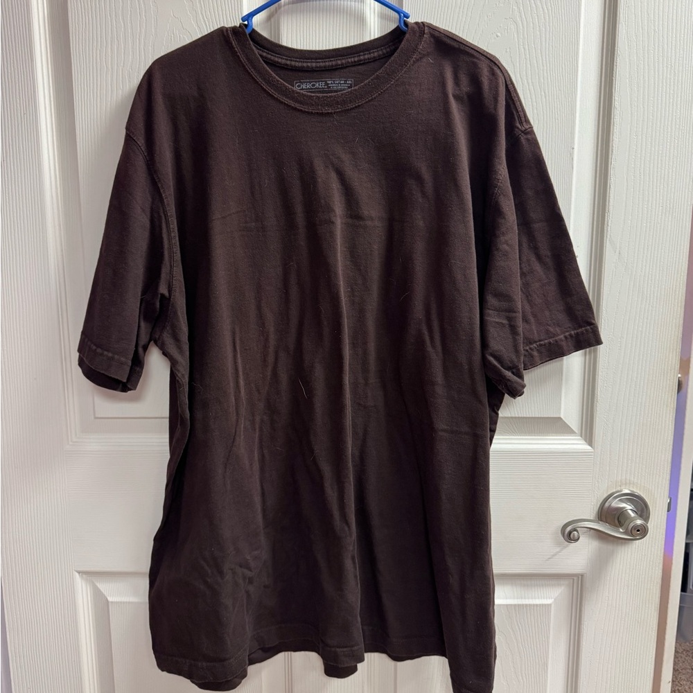 brown t shirt